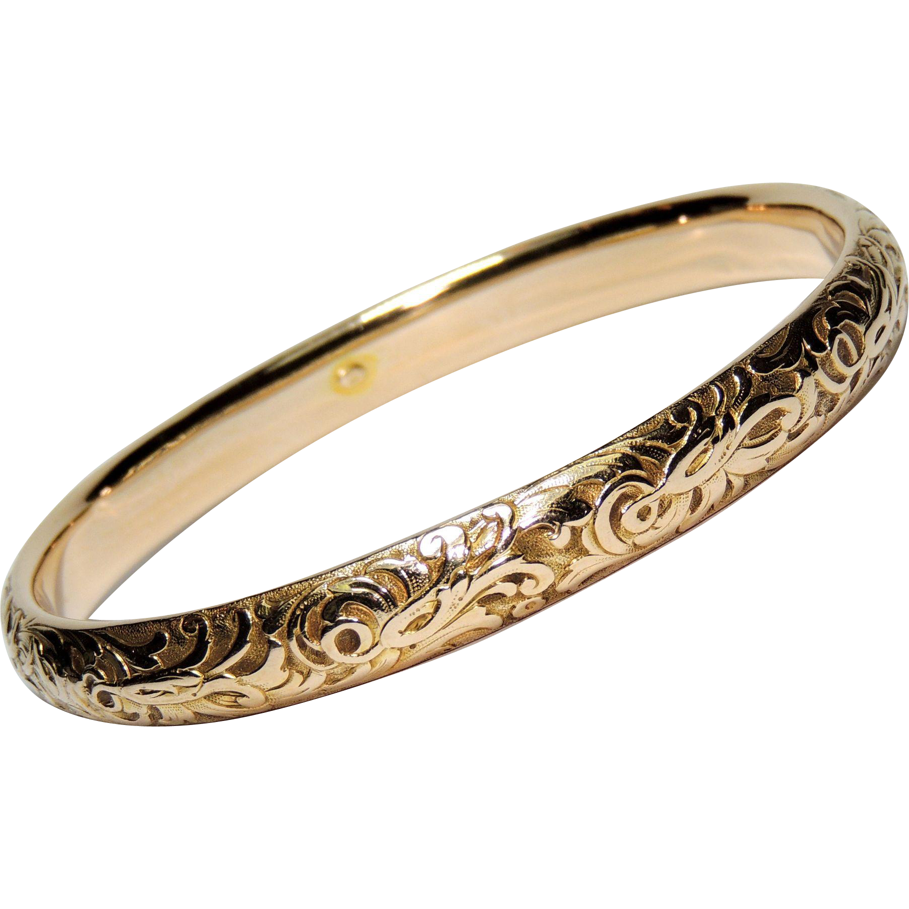 Occasions on which an individual should put on a gold bangle bracelet