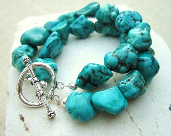 double strand turquoise bracelet. chunky turquoise howlite bracelet. double  strand toggle bracelet. turquoise jewelry. vtipiig