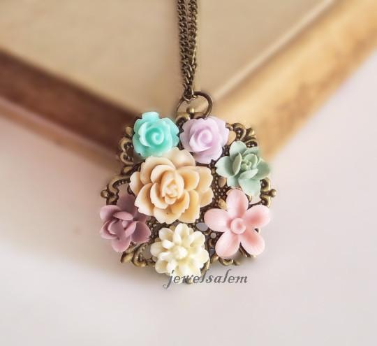 flower necklace bridal jewelry bridesmaid gift maid of honor floral necklace  pastel cream ivory kaoxixh