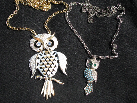 retro hippie vintage costume jewelry lot, 70s owl pendants w/ long chains yrnznlc