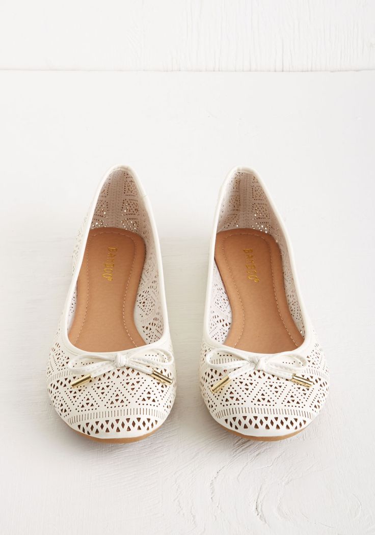 Why Is It Necessary To Use White Flat Shoes?