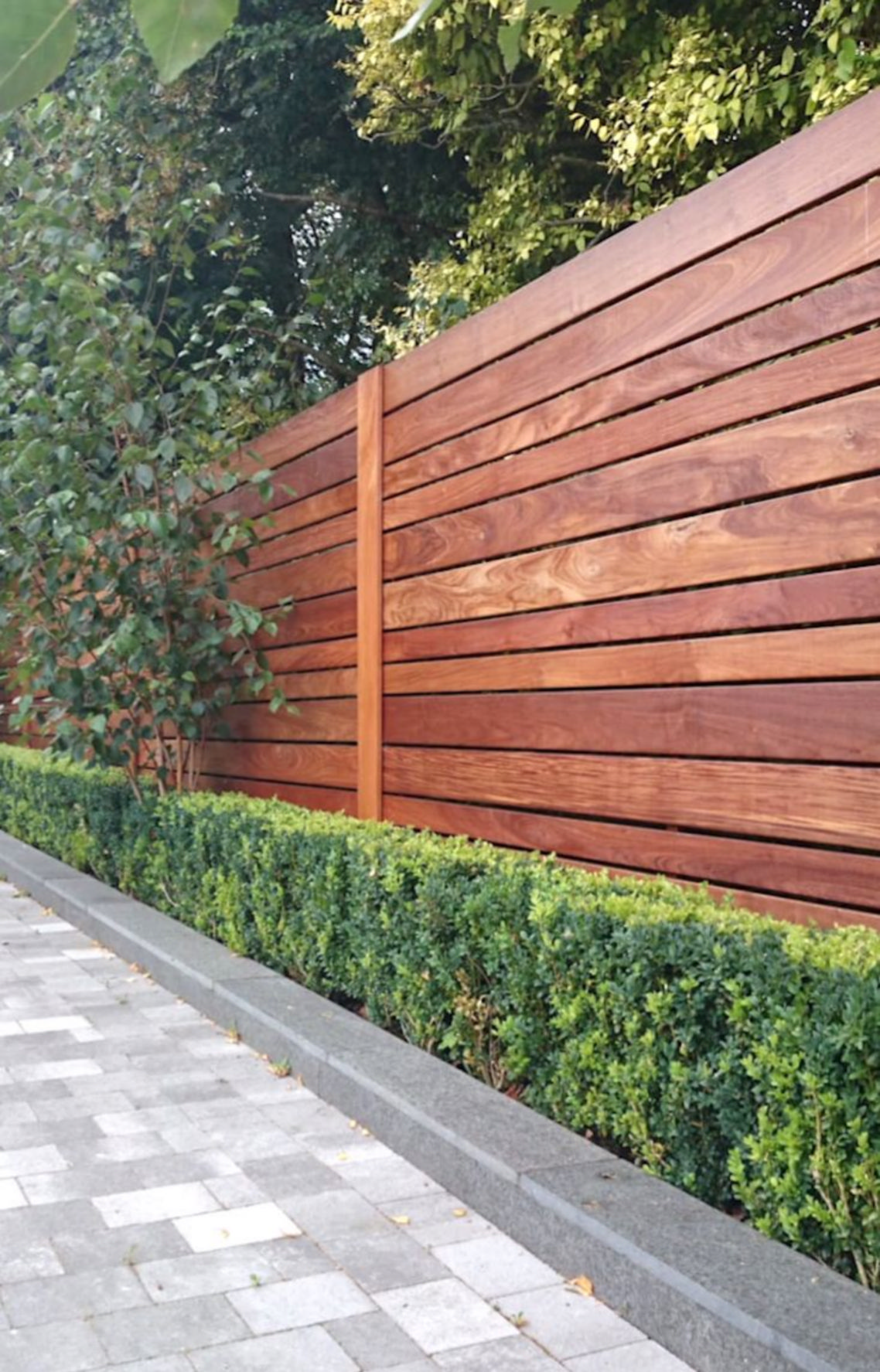 Modern fence design and walls to beautify and expand the privacy of your property 12
