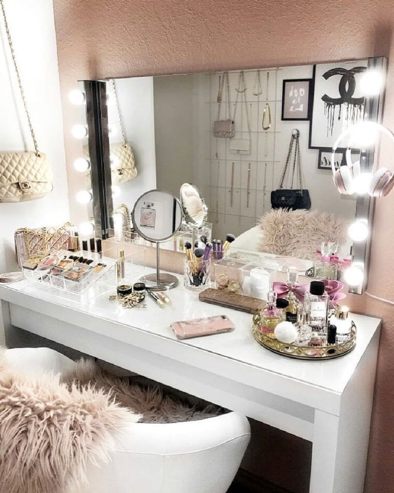 Best makeup vanities and suitcases for your luxury bedroom interior