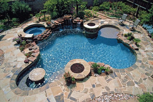 15 Amazing backyard swimming pool desig