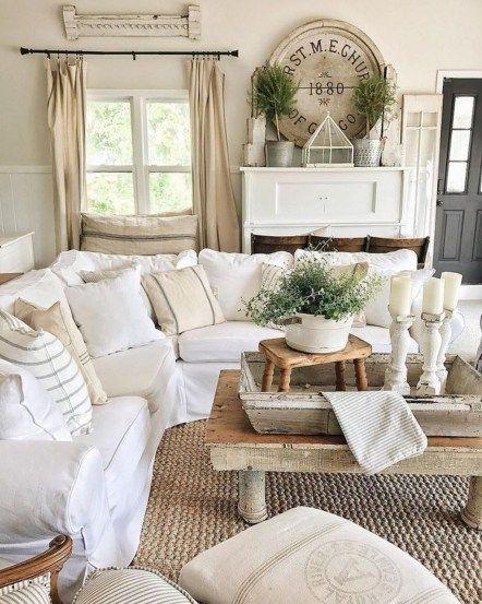 Love this cozy farmhouse family room's nautral rug, such pretty .