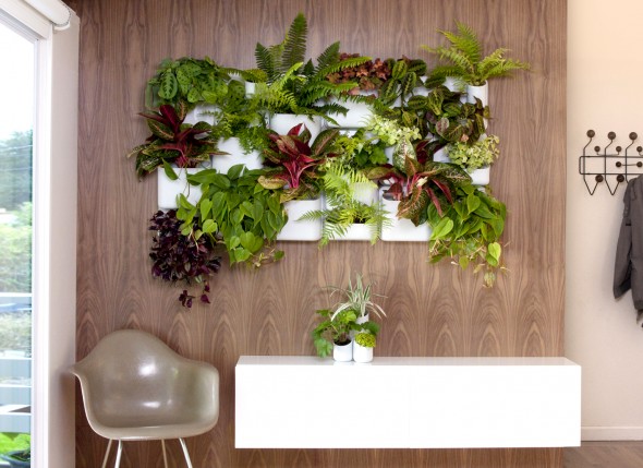 Beautiful-Small-Living-Room-Indoor-Vertical-Garden-Design-Ideas .