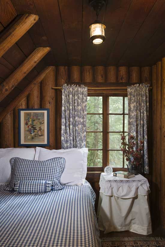 Bet this room doesn't have a tv ;) | Cozy cabin bedrooms, Log .
