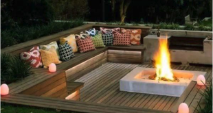 built-in deck seating with fire pit #Bench #BuiltIn #Deck #designs .