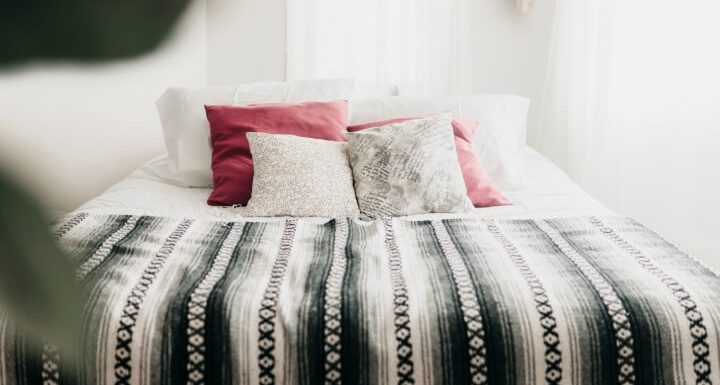 6 decorative tricks to make your bedroom look bigger - Visual Eyes .