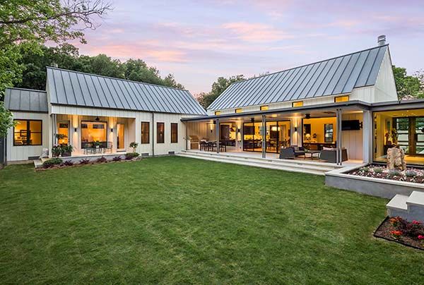 Extraordinary modern farmhouse in rural Texas by Olsen Studios .