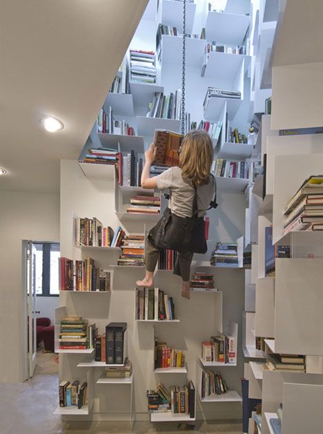 Incredible Home Bookcase Climbs 40 Feet of Interior Walls | Home .