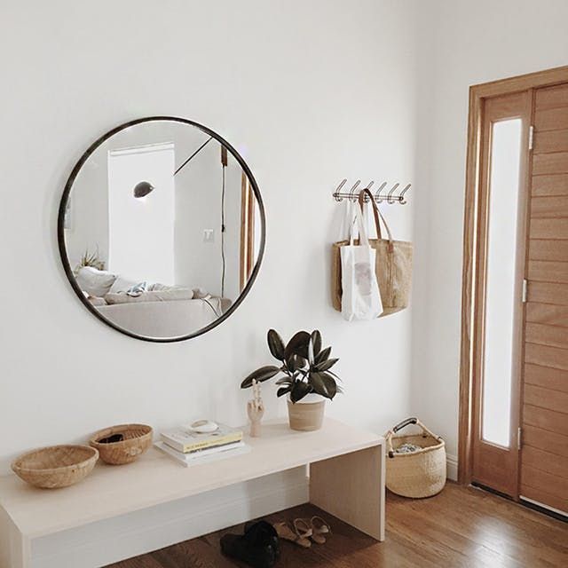 Minimalist Entryways That Have Just What You Need (& Nothing More .