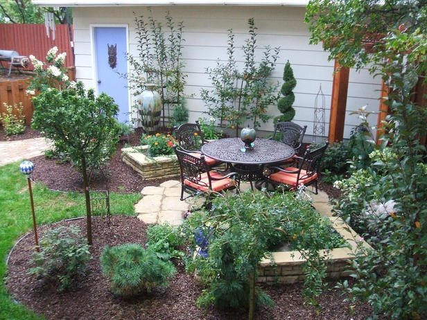 Landscaping Design For a Small Backyard
Garden