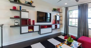 27 Beautiful Living Room Shelves - Home Stratosphe