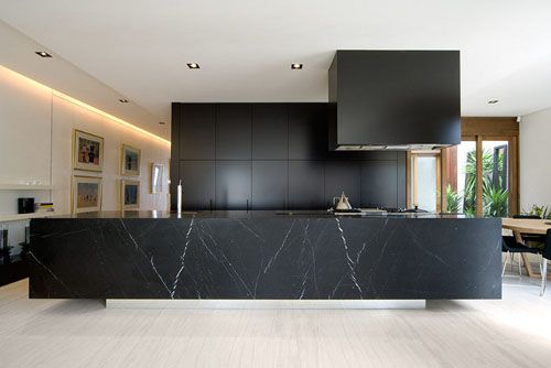 black kitchen | Modern black kitchen, Modern marble kitchen .