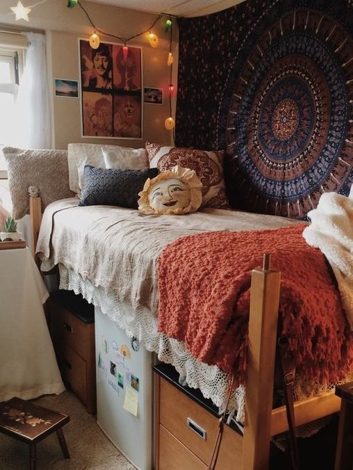 This is one of the cutest dorm room ideas for girls! | Dorm room .