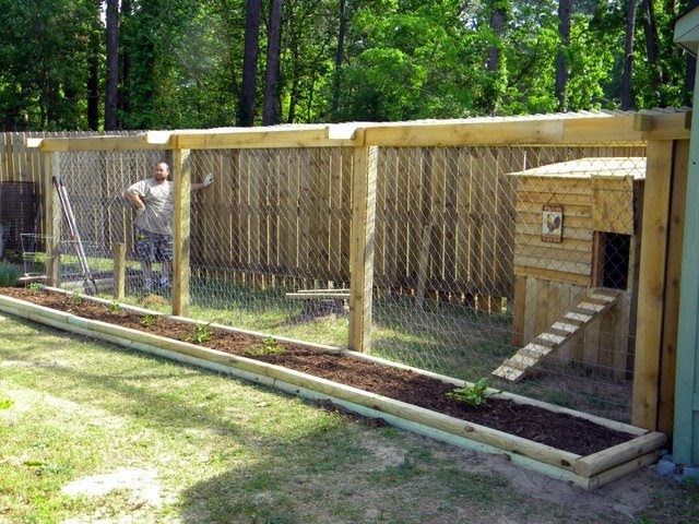 the chicken run/coop, pretty much done | Chicken coop pallets .