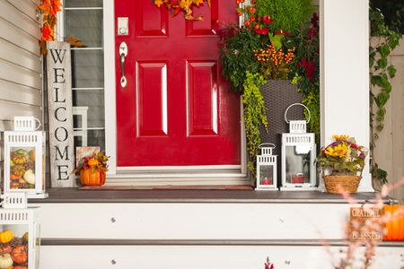 12 Affordable and Cute Fall Front Porch Decorating Ide