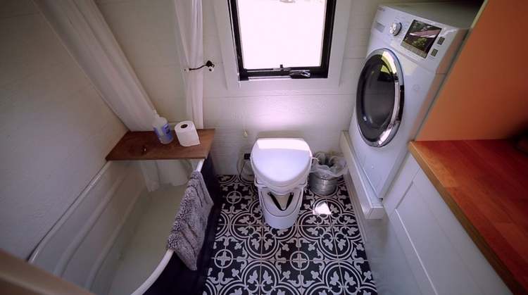 5 Fab Tiny House Bathroom Ideas - Tiny House Bl