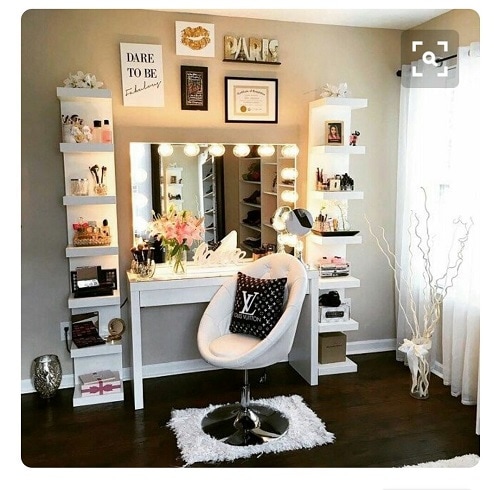 Wonderful Makeup Mirror with Lights